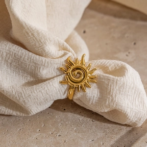 Bague soleil en acier inoxydable plaqué or 18K avec spirale et rayons ondulés chic