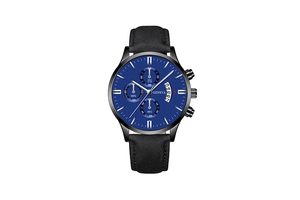 Détail macro de la montre à quartz Geneva pour hommes avec cadran bleu et dateur