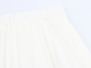 Detail view of the elastic waistband on this white pleated floral print long maxi skirt