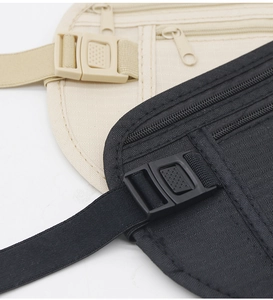 Détail de la boucle et du tissu en nylon du sac banane de course ultra-mince