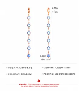 Détails techniques des boucles d'oreilles pendantes en verre bleu et cuivre or rose