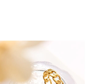 Close-up of a gold-plated Cuban link chain ring with high-polished metallic finish