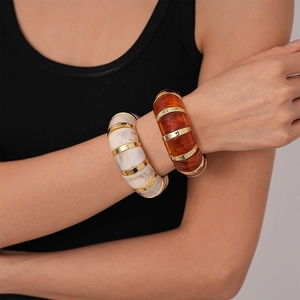 Retro geometric acrylic stretch bracelets in cream white and amber brown with gold segments