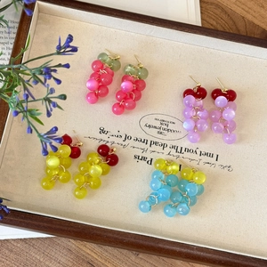 Boucles d'oreilles pendantes en résine avec aiguilles en argent et perles colorées