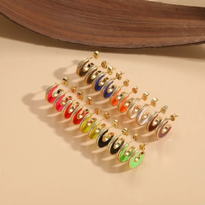 Collezione di orecchini a cerchio in smalto multicolore con micro-zirconi incastonati