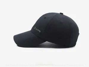Vista laterale del cappellino da baseball blu scuro con logo SPORTS e 6 pannelli