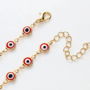Goldenes Armband mit roten Evil Eye Anhängern und verstellbarem Karabinerverschluss