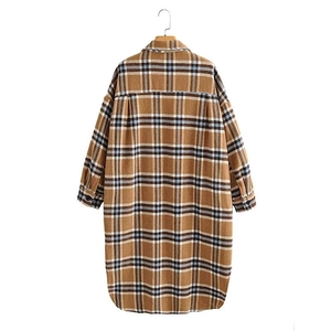 Manteau classique en laine à carreaux rétro pour femme aux tons marron et beige, coupe longue