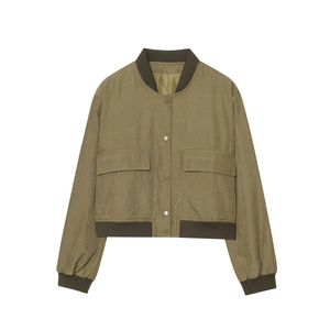 Olivgrüne Cropped-Bomberjacke mit Rippbündchen und großen Utility-Brusttaschen