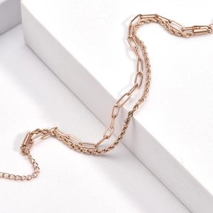 Bracelet double rang en acier titane or rose avec maille trombone et chaîne torsadée