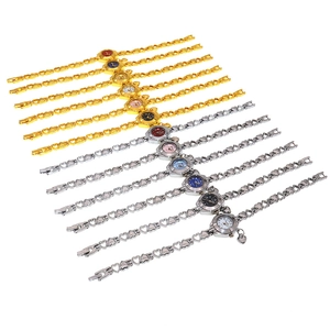 Women's quartz watches with heart-shaped chain bracelets in gold and silver finishes