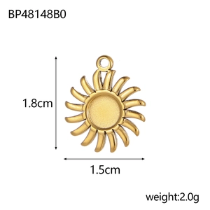 Goldener Sonnenanhänger Detail mit Maßen 1.8cm x 1.5cm für Schmuckherstellung