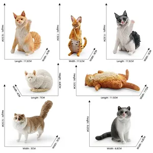 Collezione dettagliata di figurine di gatti realistici in varie razze e pose