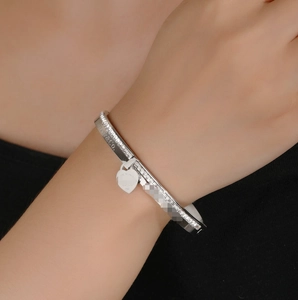 Elegant 18K rose gold plated silver bracelet featuring pavé heart charm and zircon inlay
