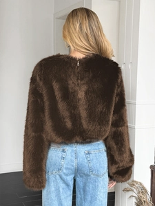 Elegante cappotto corto in pelliccia marrone scuro da donna con zip sul retro