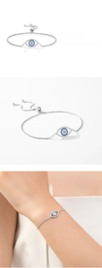 Dettaglio del bracciale occhio del diavolo in argento S925 con zircone blu e catena