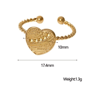 Bague cœur en acier inoxydable doré avec texture martelée et finition or 18 carats