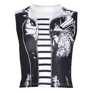 Detalle de la camiseta corta sin mangas con estampado gráfico abstracto en blanco y negro