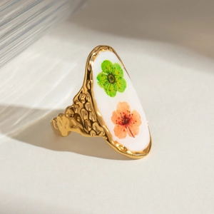 18k gold plated stainless steel ring with dried flowers and hammered metal finish