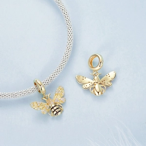 Exquisite 925 sterling silver bee pendant charm with gold plating on a mesh bracelet