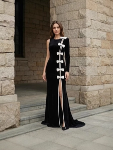Elegant black velvet mermaid gown with white bow and side slit for formal banquet