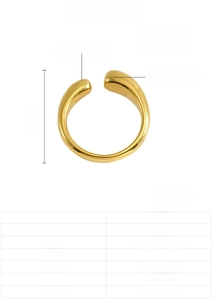Vue détaillée des dimensions d'une bague en acier doré: hauteur 23mm et épaisseur 5mm