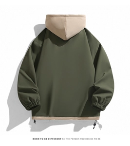 Λεπτομερής πίσω όψη ενός λαδί oversized μπουφάν με κουκούλα και χρωματική αντίθεση