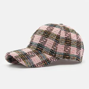 Stijlvolle geruite tweed honkbalpet in pastelkleuren met gebogen rand voor dames buiten