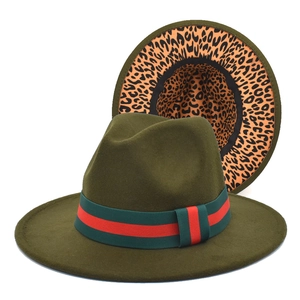 Chapeau fedora vert olive avec ruban rayé rouge-vert et doublure léopard