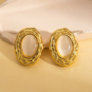 Orecchini a perno vintage placcati in oro con perle ovali e dettaglio a corda intrecciata