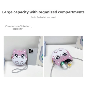 Détail du sac chat rose montrant la capacité intérieure et comparaison avec un téléphone