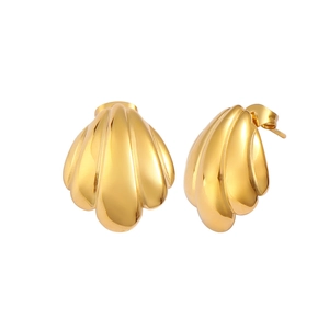 Bohemian gold stainless steel seashell stud earrings for summer beach jewelry style