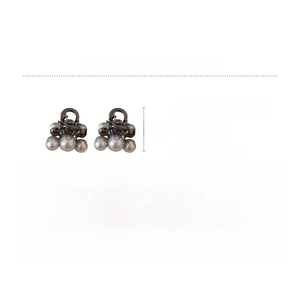 Detail showing mini pearl hair claw clip dimensions and 1.8cm polished alloy base