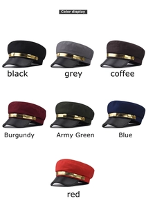 Casquettes de marin en sept couleurs avec visière en cuir et détails en métal doré