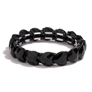 Doppelreihiges schwarzes Herz-Armband mit elastischer Schnur und facettierter Optik