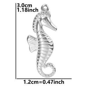 Macro view of silver seahorse pendant with clear size dimensions in cm and inches