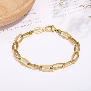 Detail of a 7mm geometric diamond chain bracelet in gold titanium steel with lobster clasp