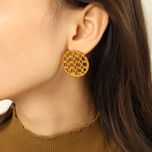 French style gold plated titanium steel hoop earrings with woven hollow mesh design