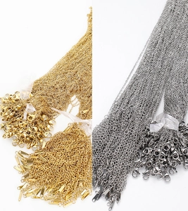 Collane in acciaio inossidabile con chiusure a moschettone e ciondoli S.STEEL in oro e argento