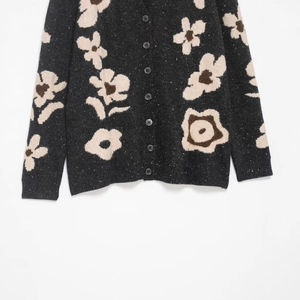 Damen Strickjacke mit Vintage Blumenmuster, dunkelgrauer Jacquard Strick und Knöpfen