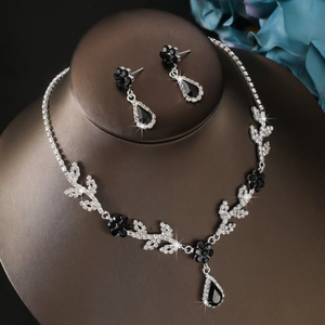 Luxury sparkling rhinestone flower jewelry set with necklace and drop earrings in black and silver