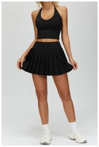 Ensemble brassière de sport dos nu noire et jupe de tennis plissée à taille haute