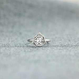 S925 sterling silver Celtic knot ring with heart-shaped zircon on grey fabric background