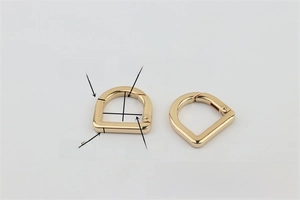 Detail of 20mm golden metal D-ring spring clasp with precise measurements for bags