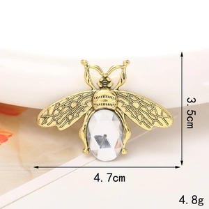 Detailed view of a gold alloy bee accessory with 3.5cm by 4.7cm size dimensions