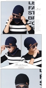 Detailopname van winter gebreide muts en sjaal set met dikke warme fleece voering