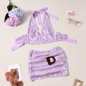 Completo due pezzi in paillettes lavanda con crop top allacciato al collo e gonna