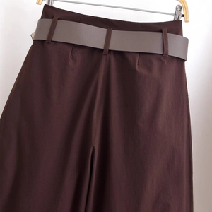 Pantaloni a gamba larga retrò marroni a vita alta con cintura coordinata da donna