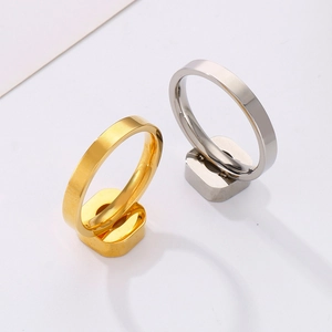 Minimalist square stainless steel rings in gold and silver finish with polished surface