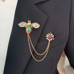 Vintage Alloy Bee Flower Brooch Pin With Double Chain Rhinestone Inlaid Gold Tone Animal Suit Collar Lapel Jewelry For Women